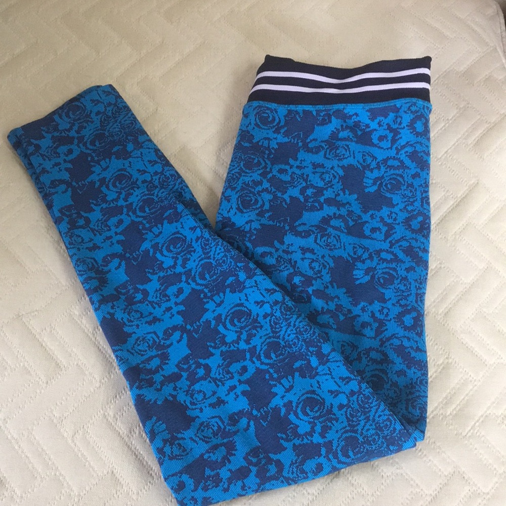 Fabletics Beautiful Blue Patterned Leggings